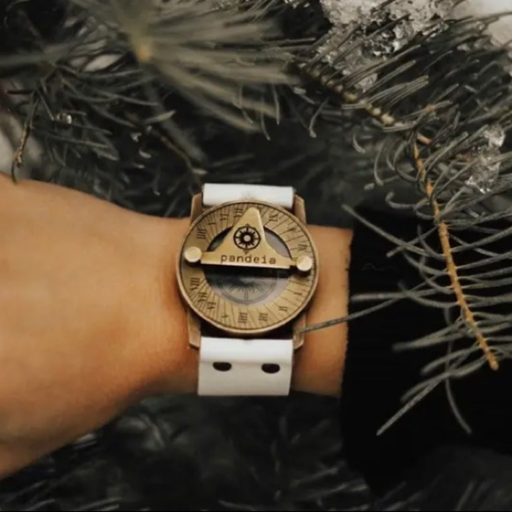 Pandeia (compass sundial watch)